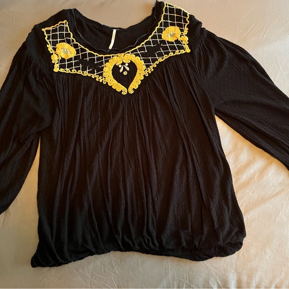 FREE PEOPLE “Begonia” Embroidered Top
Size Small - Picture 3 of 4